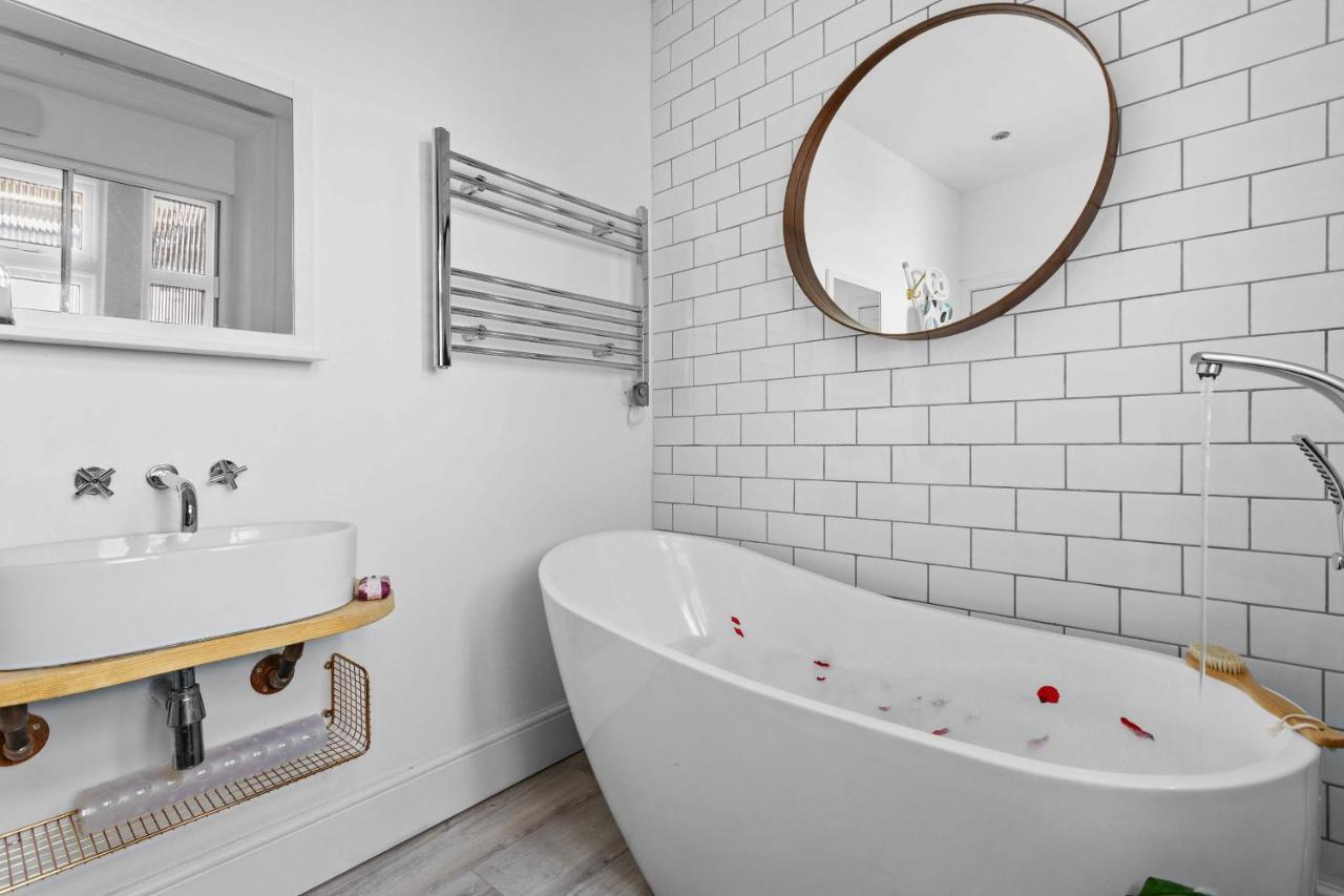 Flat 2 Fairfax Place - Modern Stylish Flat With Plenty Of Charm In Central Dartmouth Bagian luar foto