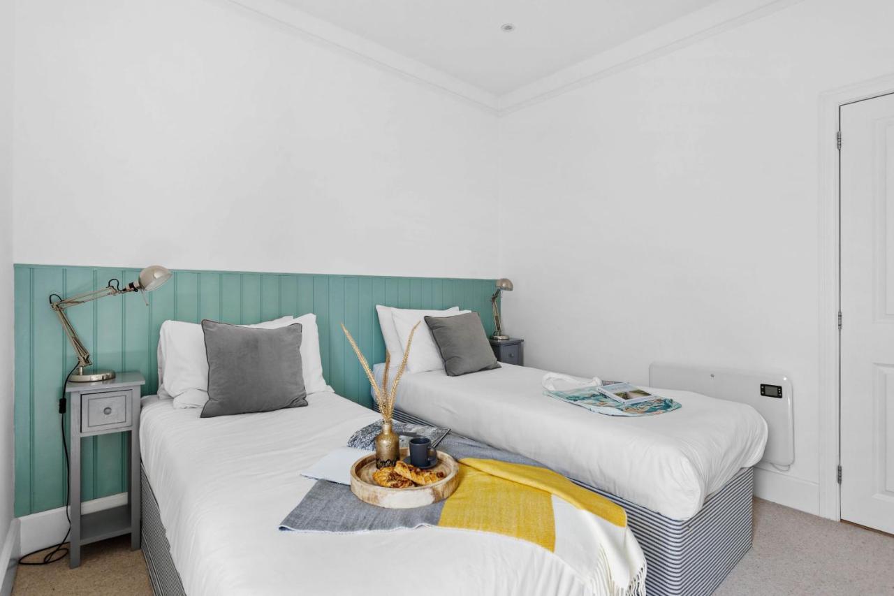 Flat 2 Fairfax Place - Modern Stylish Flat With Plenty Of Charm In Central Dartmouth Bagian luar foto